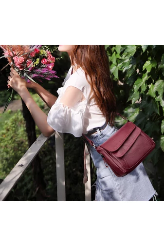 Vínová Crossbody kabelka z ekologické kůže Velikost 21*25*12cm