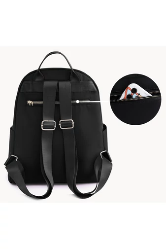 Černý batoh nepromokavý lehký odolný a praktický rozměr (33*28*12cm)