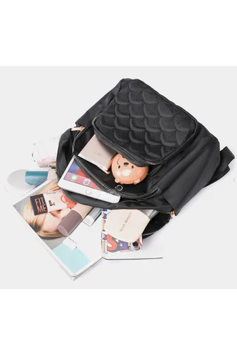 Černý batoh nepromokavý lehký odolný a praktický rozměr (33*28*12cm)