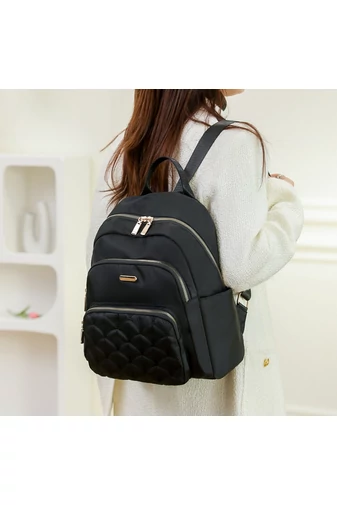 Černý batoh nepromokavý lehký odolný a praktický rozměr (33*28*12cm)
