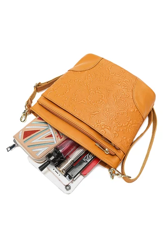 Crossbody kabelka přes rameno z přírodní kůže s raženým květinovým vzorem,. Béžová (22×22×10 cm)
